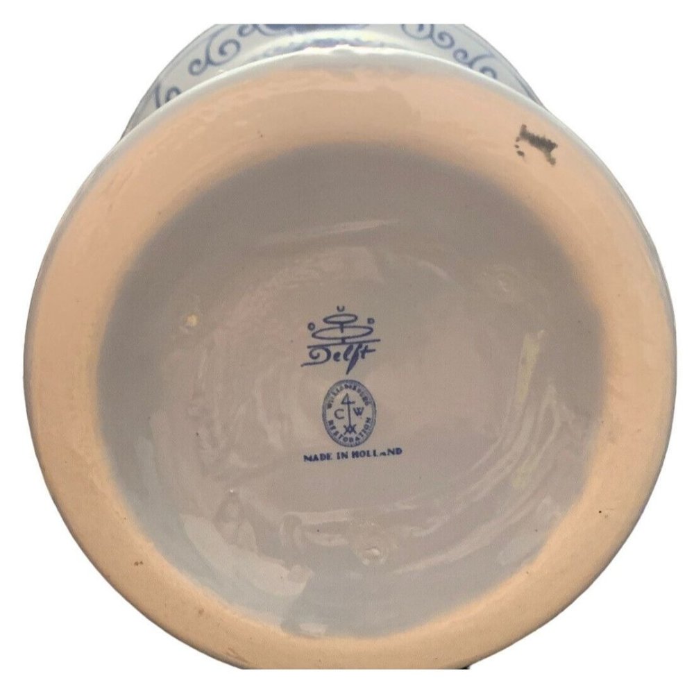 OUD Williamsburg Restoration DELFT 6” Vase Footed Blue and White Made in Holland - Picture 3 of 4
